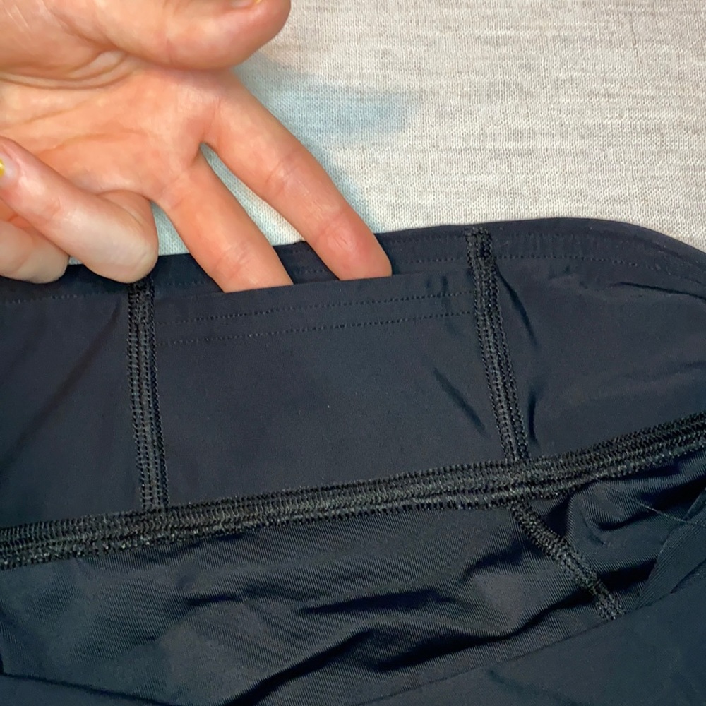 Under Armour High Waisted Compression Shorts - Picture 5 of 8